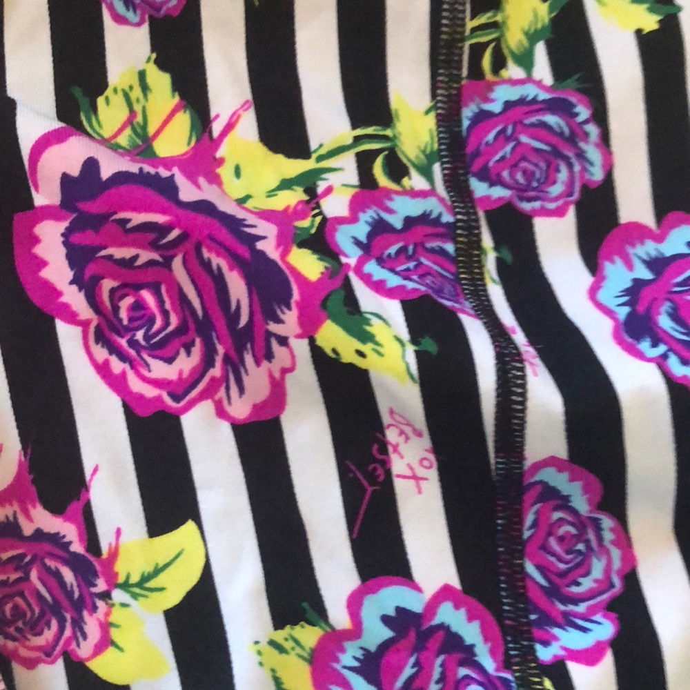 Betsey Johnson Black Stripe Floral quirky Capri Workout Yoga Leggings Xs - Picture 11 of 11